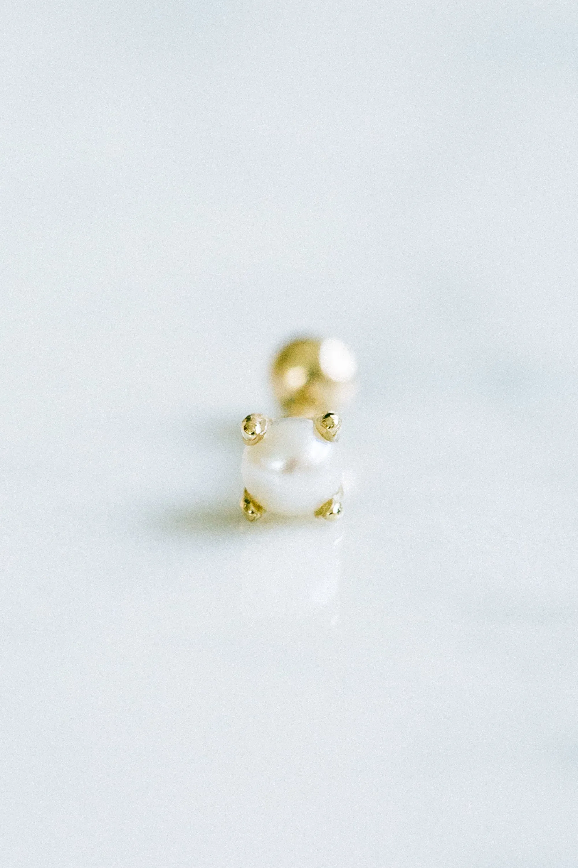 14K Solid Gold Cartilage Fresh Water Pearl Internally Internal Threaded Tragus Cartilage Helix Earring Labret