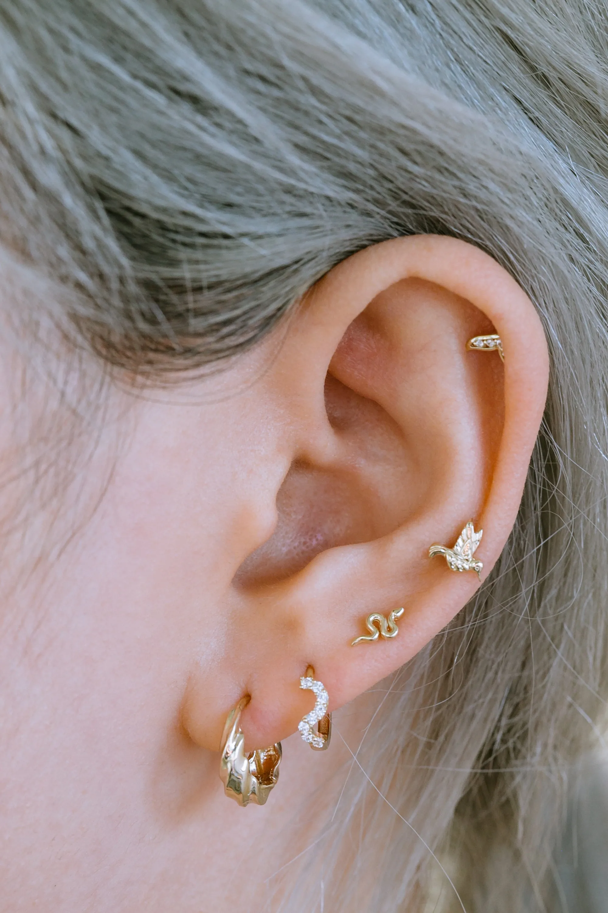 14K Solid Gold Cartilage Minimalist Cute Lucky Humming Bird Internally Internal Threaded Earring Labret