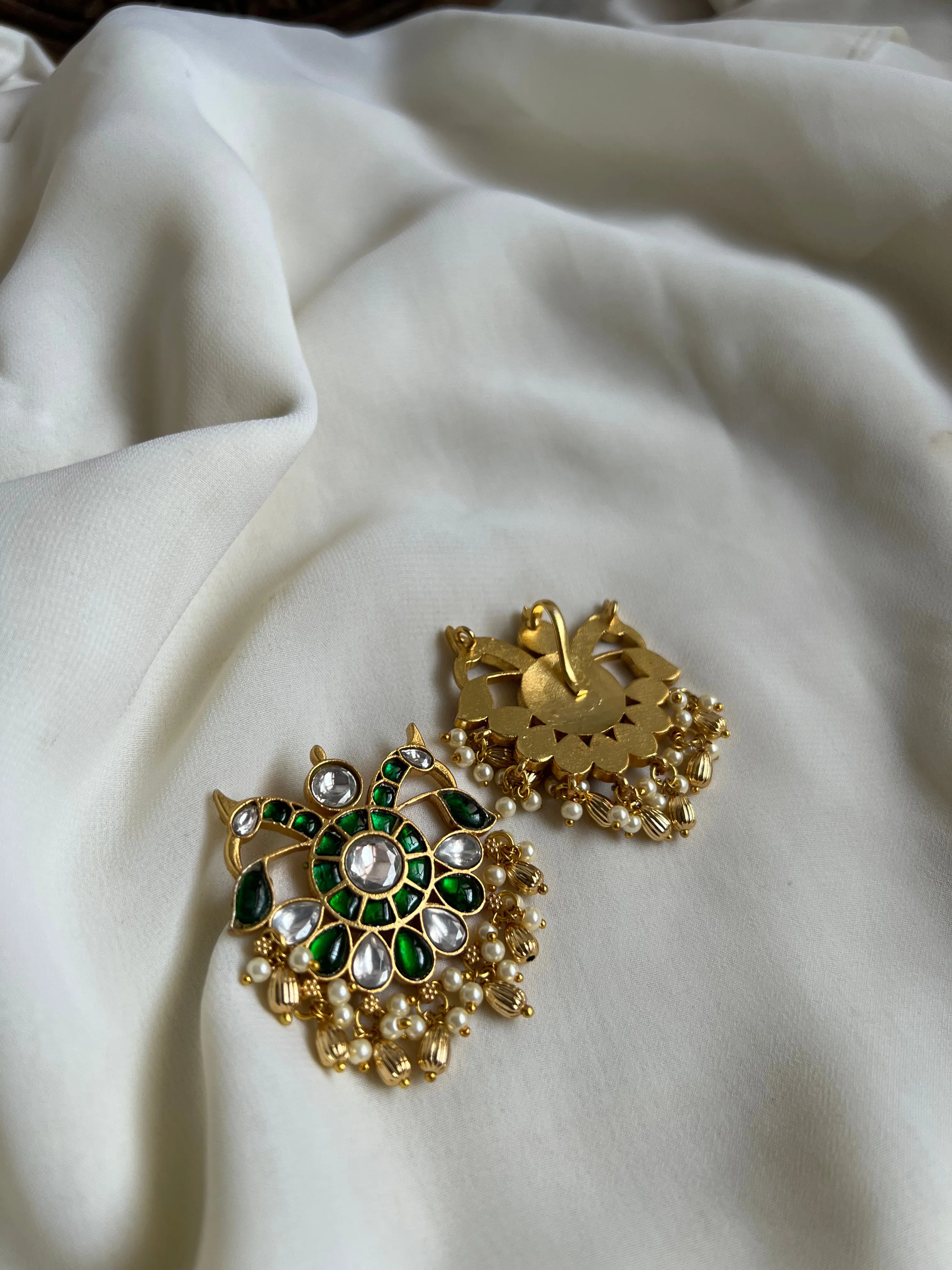 Kundan bird pendant / tika