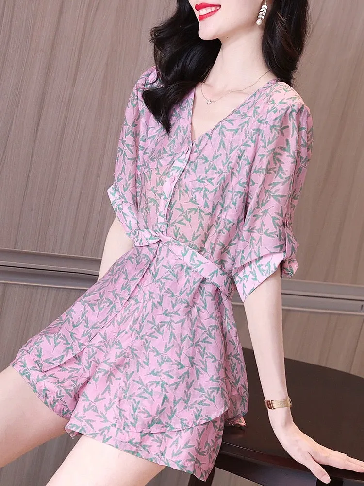 This year's popular beautiful suit, fresh and small, summer quarter-sleeved floral shirt and shorts two-piece set for women