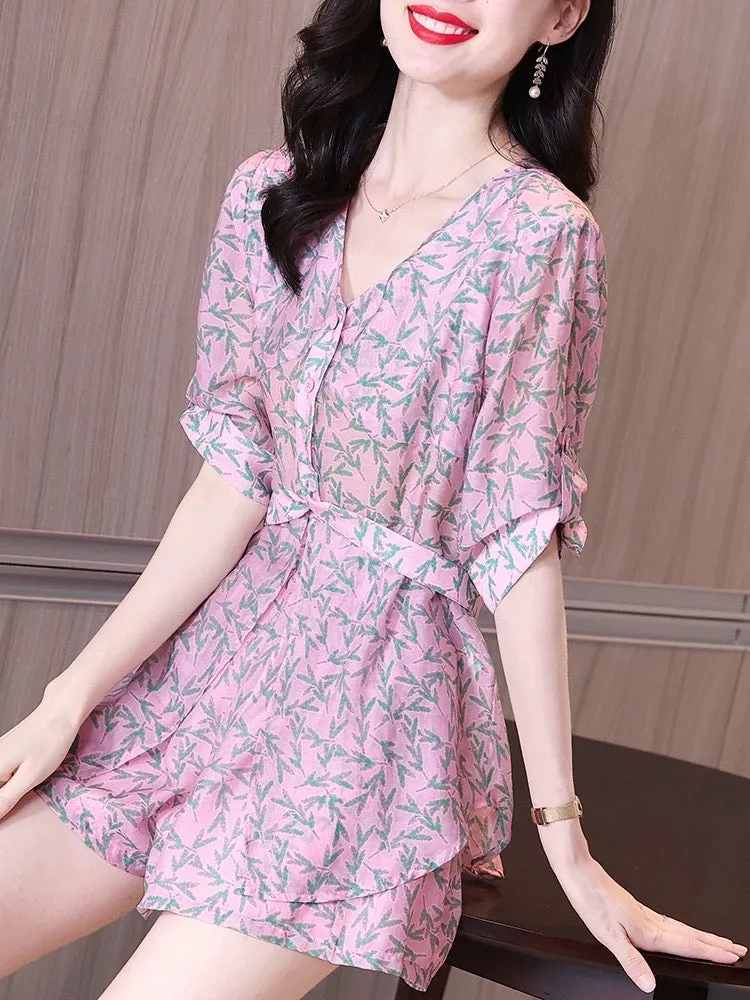 This year's popular beautiful suit, fresh and small, summer quarter-sleeved floral shirt and shorts two-piece set for women